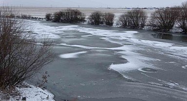 Ardahan'da Kura Nehrinin yüzeyi dondu