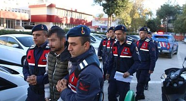 Arkadaşını öldüren şüpheli ve ona yardım ettiği öne sürülen iki kişi adliyeye sevk edildi