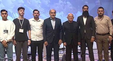 Arnavutköy'de genç berberlerin yarışmasında renkli görüntüler oluştu
