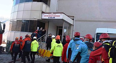 Artvin Devlet Hastanesi'nde gerçeği aratmayan yangın tatbikatı