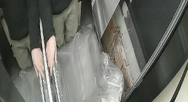 Asansörün zemin kata çakıldığı anlar kamerada: Şans eseri yara almadan kurtuldu