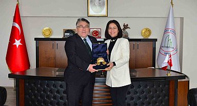 Aşık Veysel'in Torunu Gündüz Şatıroğlu'dan Rektör Özölçer'e ziyaret