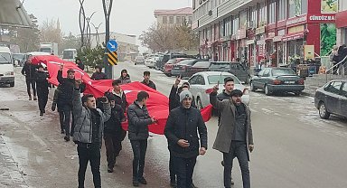 Aşkale'de gençler şehitler için yürüdü