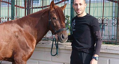 Atalarından devraldıkları rahvan atlarına gözleri gibi bakarak yarışlara hazırlıyorlar