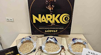 Ayakkabıların topuklarına saklamışlar: 160 bin adet uyuşturucu ele geçirildi