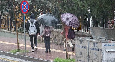 Aydın'da sağanak yağış etkili oluyor