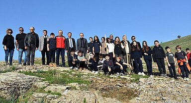 Aydın'da yürütülen proje kapsamında fıstık çamı ve akasya ağacı dikimi yapıldı