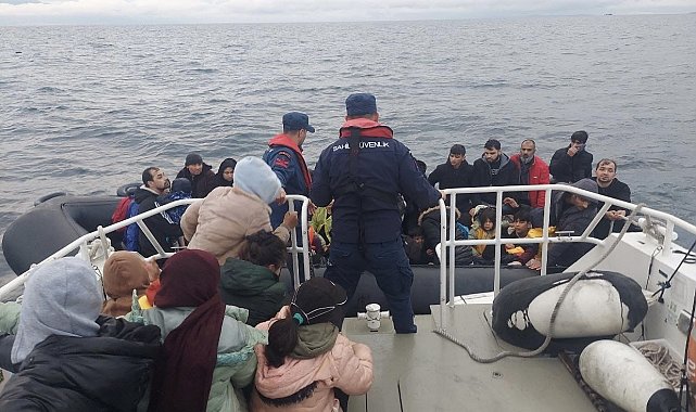 Ayvacık açıklarında Yunan unsurlarınca ölüme terk edilen 92 kaçak göçmen kurtarıldı
