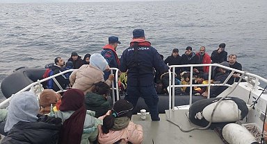 Ayvacık açıklarında Yunan unsurlarınca ölüme terk edilen 92 kaçak göçmen kurtarıldı