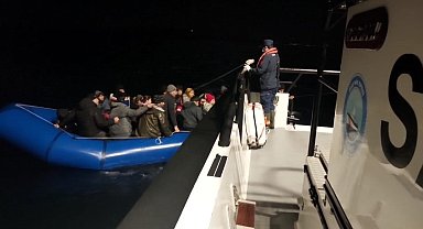 Ayvalık açıklarında 43 düzensiz göçmen yakalandı