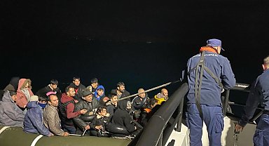 Ayvalık'ta 69 göçmen kurtarıldı