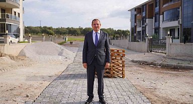 Ayvalık'ta doğalgaz inşasında tahrip olan yollara belediye neşteri