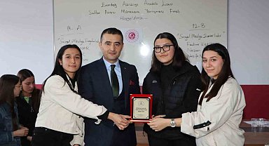 Aziziye Anadolu Lisesinde sınıflar arası münazara yarışması finali yapıldı
