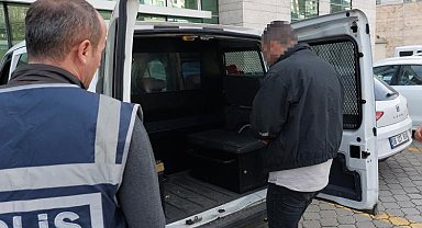 Babasının ve babaannesinin evini yaktı polis merkezinde bilgisayara zarar verince tutuklandı