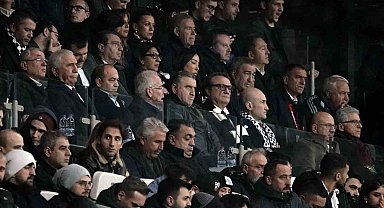Bakan Bak, Beşiktaş - Fenerbahçe derbisini takip ediyor