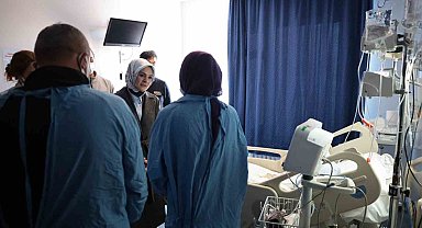 Bakan Göktaş'tan sahipsiz köpeklerin saldırısına uğrayan Tunahan'a ziyaret