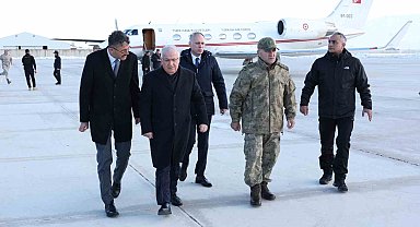 Bakan Güler, Hakkari'deki Dağ ve Komando Tugay Komutanlığında incelemelerde bulundu