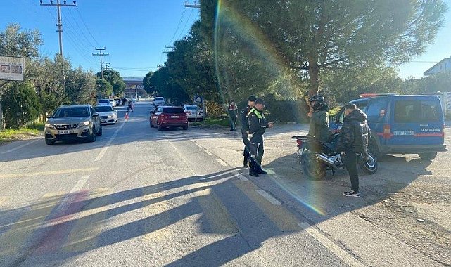 Balıkesir'de jandarma 18 aranan şahsı yakaladı