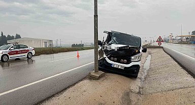 Balıkesir'de kamyonet ile tır çarpıştı: 1 yaralı