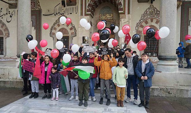 Balonlar özgür Filistin için gökyüzüne bırakıldı