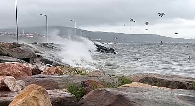 Bandırma'da fırtına etkili oluyor