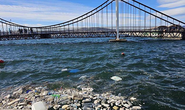 Bandırma'da lodos etkili oldu