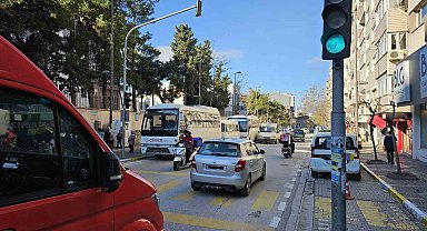 Bandırma'da okul çıkışı, trafik çilesi