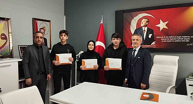 Başarılı öğrenciler ödüllendirildi