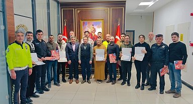 Başarılı polis memurlarına başarı belgesi