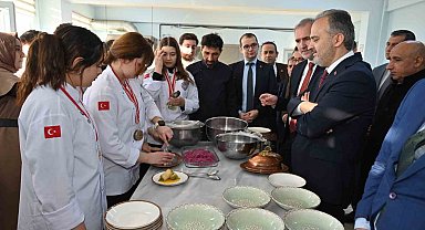 Başkan Aktaş'tan madalyalı öğrencilere ziyaret