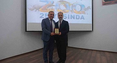 Başkan Aktaş'tan Özhan'a plaket