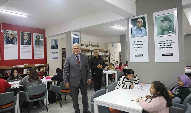 Başkan Atay Kitap Kafe'de çocuklarla buluştu