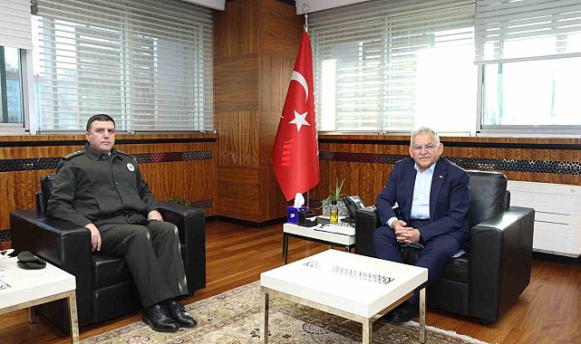 Başkan Büyükkılıç'a ziyaretçi yoğunluğu