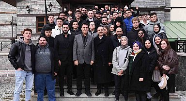 Başkan Dündar, Uludağ'ın zirvesinde gençlerle buluştu