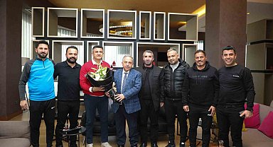 Başkan Yalçın'dan Vanspor kafilesine ziyaret