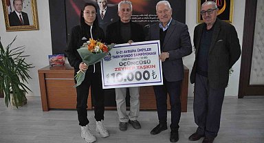 Başkan Yılmaz, U-21 Ümitler Avrupa Şampiyonasında 3'üncü olan Tekvandocu Zeynep Taşkın'ı tebrik etti