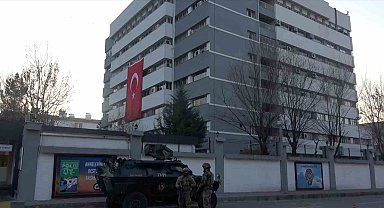 Batman'da izinsiz gösteri yapanlara müdahale: 8 gözaltı