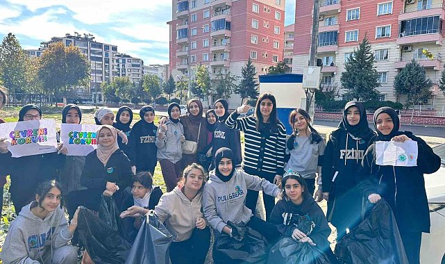 Batman'da öğrenci ve öğretmenler çevre temizliği yaptı