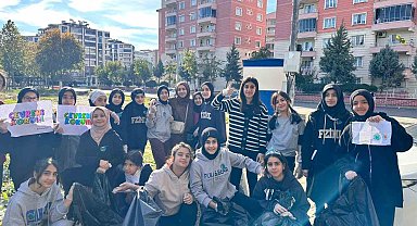 Batman'da öğrenci ve öğretmenler çevre temizliği yaptı