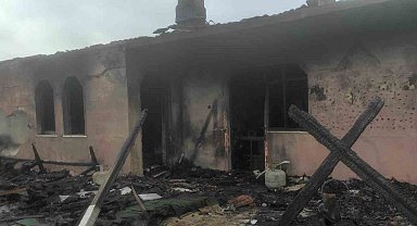 Bayramiç'te çıkan yangında ev kullanılamaz hale geldi