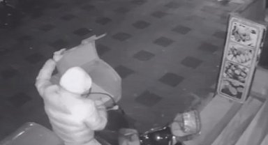 Bayrampaşa'da bir kişi eski çalıştığı iş yerine girerek motosikleti çaldı