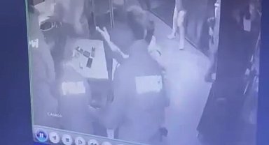 Bayrampaşa'da kafede huzur denetiminde arbede çıktı, 2 polis ile 1 bekçi yaralandı