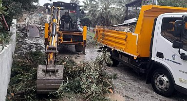 Belediye ekipleri yağmur mesaisinde