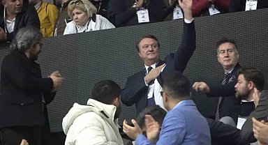 Beşiktaş Başkan Adayı Hasan Arat, tezahüratlarla karşılandı