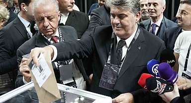 Beşiktaş Başkan Adayı Serdal Adalı sandık başına geldi