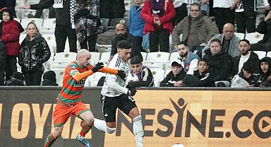 Beşiktaş: "Oxlade-Chamberlain'in uyluk arka adalesinde tam kat yırtık tespit edilmiştir"