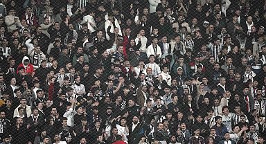Beşiktaş taraftarlarından Sergen Yalçın sesleri