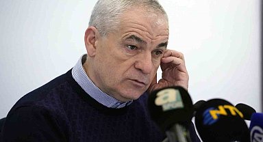 Beşiktaş'ın yollarını ayırdığı Teknik Direktör Rıza Çalımbay: "Benim üzüldüğüm şeylerden bir tanesi; kimsenin çıkıp 'Rıza Çalımbay bizim teknik direktörümüzdür, sonuna kadar gideceğiz' dememesi oldu. Zaten burada her şey anlaşılmıştı.&quo