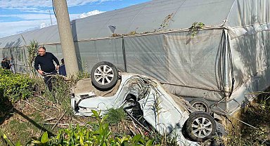 Beton direğe çarpan otomobilin 17 yaşındaki sürücüsü hayatını kaybetti