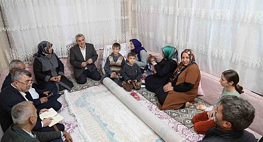 Beyazgül ev ziyaretlerini Suruç'ta sürdürdü